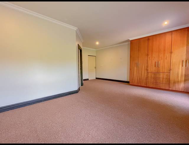 4 BEDROOM TOWNHOUSE FOR SALE IN ZIMBALI ESTATE